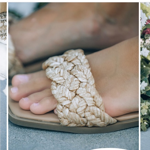 Vici Shoes - NWT VICI square toe sandals size 6